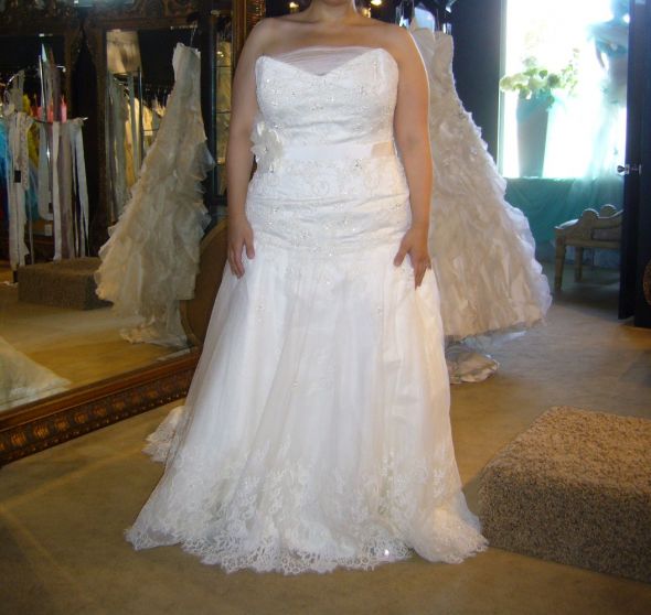white dresser oak Modern Badgley Mischka Low Heeled Size:Pre-order Size 9-10 Velvet Bridesmaid dresses
