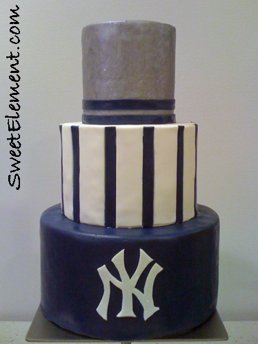 Centerpiece ideas and favors New York Yankees baseball theme wedding 