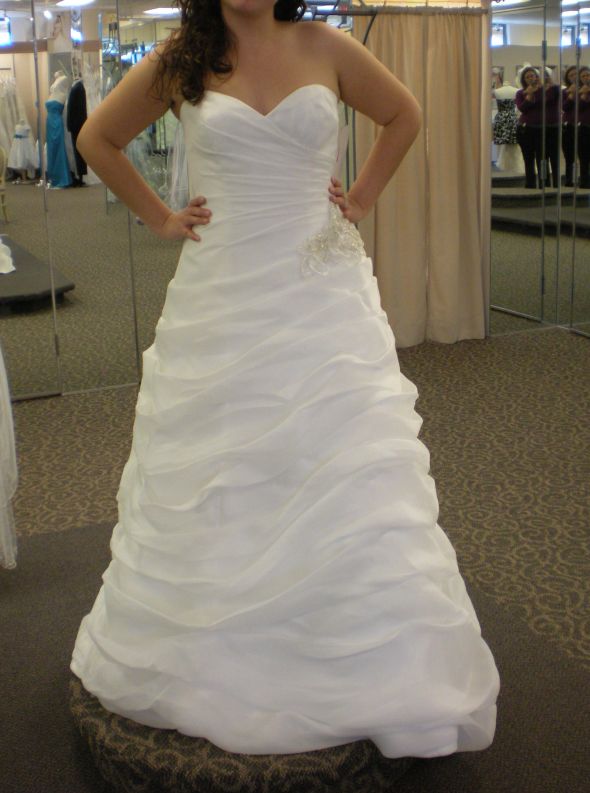 Pear shaped & hourglass brides - lets see real pics of your dress! :  wedding DSCN1546
