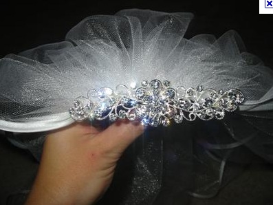 Help! Does this veil comb match the look/feel of my dress? :  wedding veil comb match look and feel of my dress not sure mog help Pretty Comb