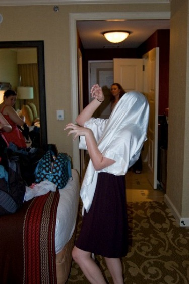 Alright already! You convinved me. My first RECAP. (Pics!) Getting Ready. : wedding GR1