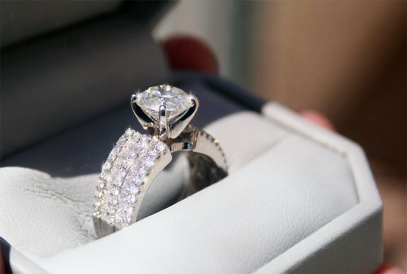My 3.51 ct Engagement Ring! :  wedding engagement ring 34613 1381481415743 1193182370 30905423 8107973 N