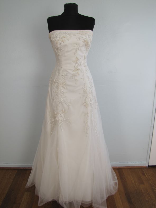 Lovely Vera Wang dress : wedding vera wang english netting strapless green dress Vera And Lazaro 065
