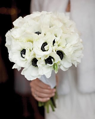 I love bw anenomie bouquets Please help me decide on flowers wedding 