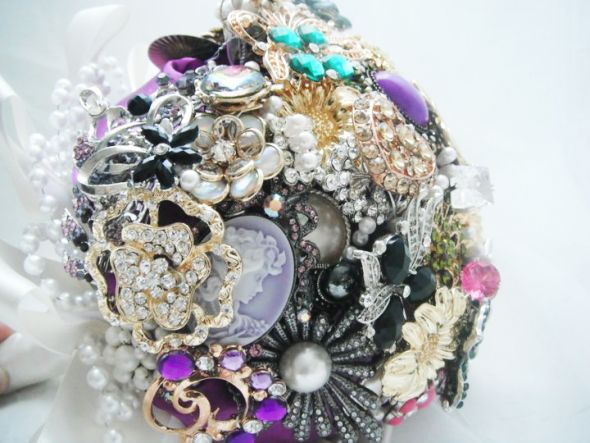 Help! How do I make a vintage brooch bouquet? : wedding Bouque