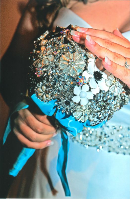 Help! How do I make a vintage brooch bouquet? : wedding 002
