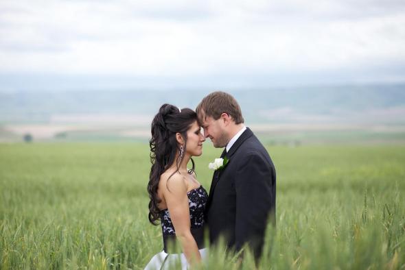 Gallery of the Day :  wedding features IMG 6819 Side view wedding hair :  wedding black white dress IMG 6819 