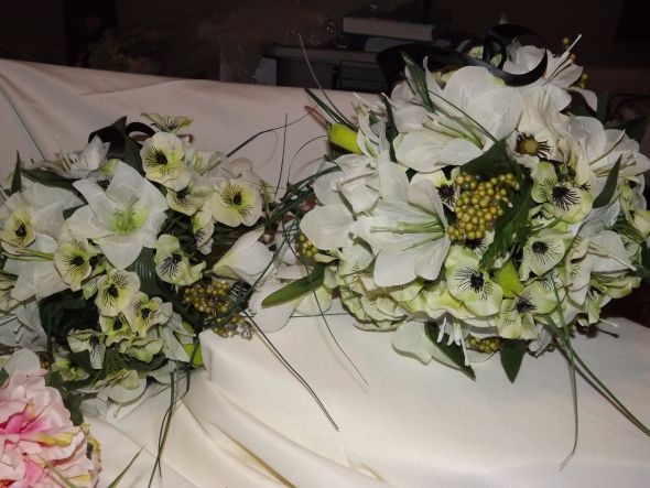 Leftover flowers! :  wedding green pink ivory flowers 015aw