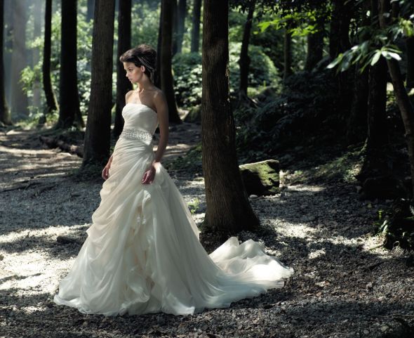 I think I'm in love with Enzoani :  wedding Enzoanifabi