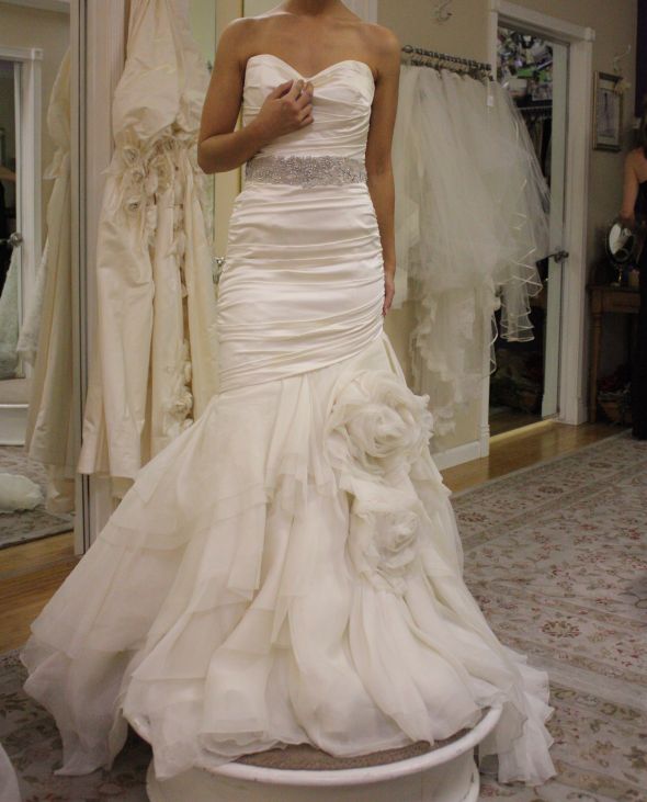Please help me figure out which dress silhouette is best for me! :  wedding dress enzoani blue dabra lace tulle silhouette petite Frontviewsatin