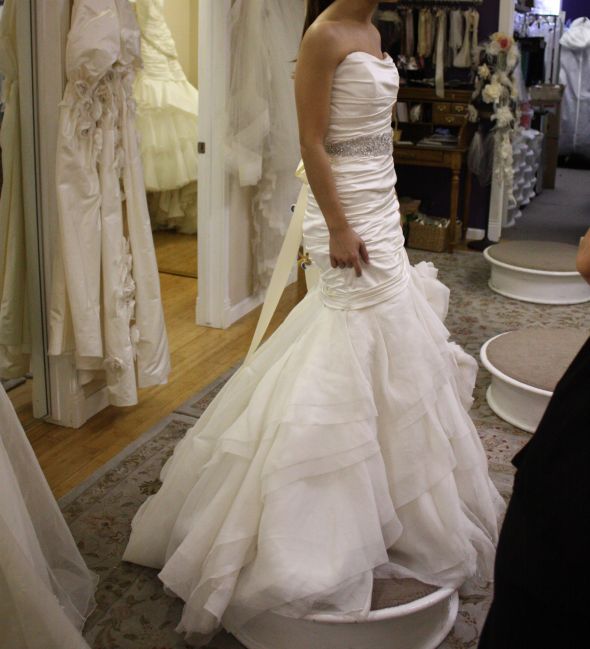 Please help me figure out which dress silhouette is best for me! :  wedding dress enzoani blue dabra lace tulle silhouette petite Sideviewsatin