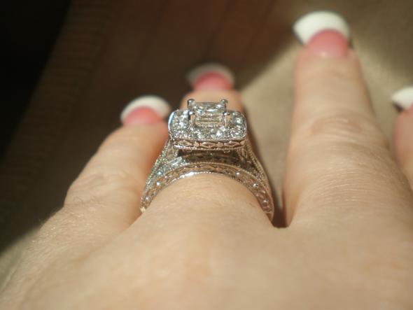 Looking for pictures of vintage halo ring :  wedding halo vintage e ring P2230070