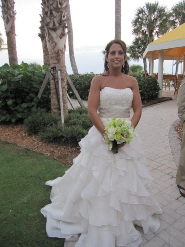 Need Suggestions On Dresses For A 5 ft. Tall Bride :) :  wedding dress for short bride 302682 930174076751 22014707 41425283 1373787183 N