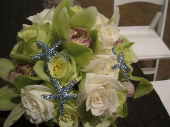 Show me your flowers, please! :  wedding bouquets centerpiece flowers 380273 930180693491 22014707 41425376 1867249807 N