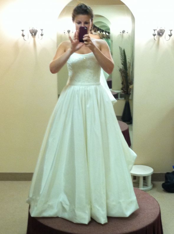 BALL GOWNS!!! Please show me your ball gowns under $2000 please!!! :) : wedding ball gowns dress swarovski pouffy princess Fitting1