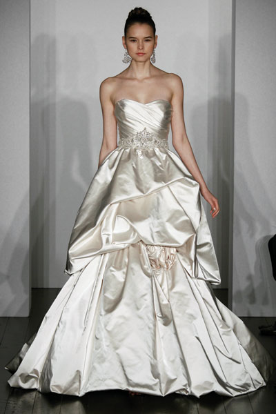 Celebrity Wedding Dresses  Sale on New Kenneth Pool Royalty Wedding Dress For Sale      Wedding