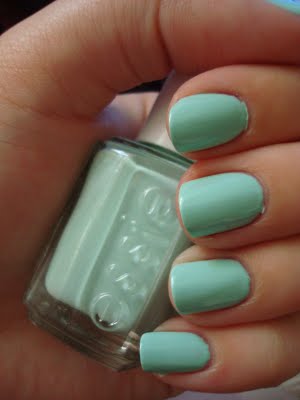 colored painted nails on the big day : wedding Essie Mint Candy Apple