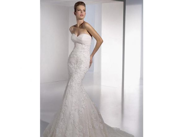 Who designed your wedding dress?? :  wedding dress brand Evelyn   Listing   1