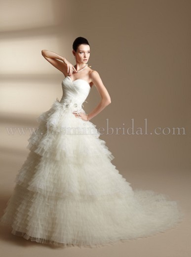 Looking for a similar dress :  wedding aire barcelona naipe organza dress a line 1 romantic ruffles T142001 F