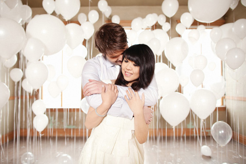 Balloon-filled Engagement Session (lots of photos) : wedding engagment balloons josh joy photos photographs Joyjoshuaengagement4