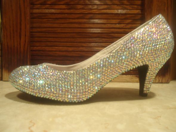How to DIY bling your shoes help wedding diy shoes rhinestone pearl