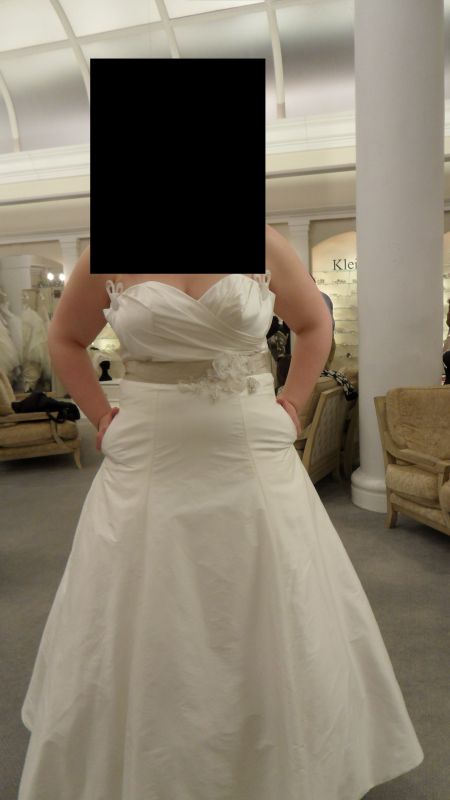 Buying a dress when the sample you tried on was way too small... :  wedding dress full figured Aatdress Pic