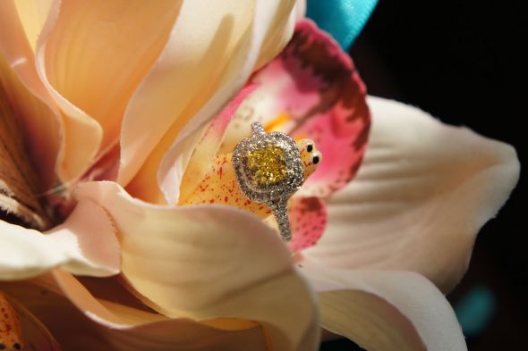 Any girls with yellow stone e-rings? Show me! :  wedding yellow ring sapphire diamond moissanite canary citrine engagement DSC00749