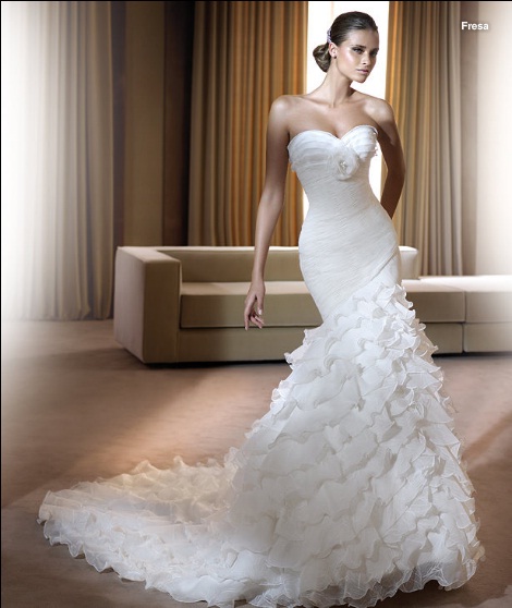 Does anyone know who makes this dress?????????????!!! please help!! :  wedding spanish bride dress Pronovias Fresa