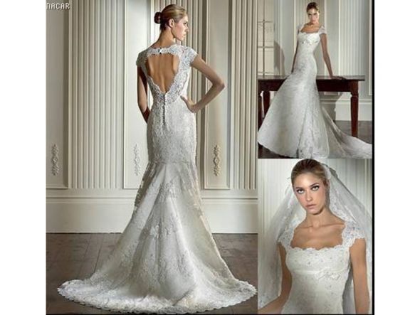 lace dresses with the keyhole backs, which brand has the best one? : wedding lace dress keyhole back Pronovias 2010