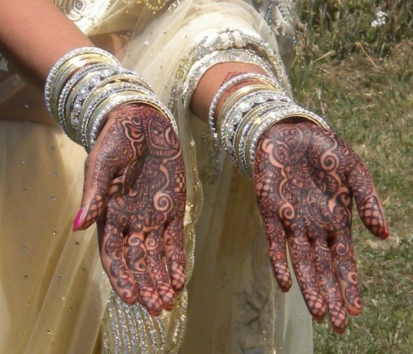 Blissfully ever after! :  wedding diy flip flops dessert stands program welcome bags reception tent food ceremony Menhdi 1