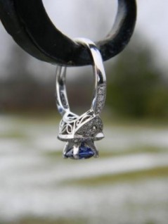 Show us your unusual/original DETAILS! :  wedding details surprise diamond unusual original ring 025