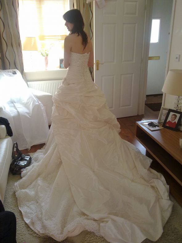 How much and by who? Share your dress experience with me! :) :  wedding 210320101047