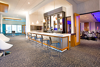 Modern, NOT vintage : wedding Cocktail Space2