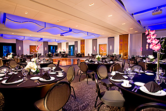 Modern, NOT vintage : wedding Reception Space