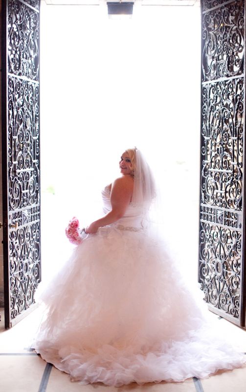 To sell or not to sell the dress of 