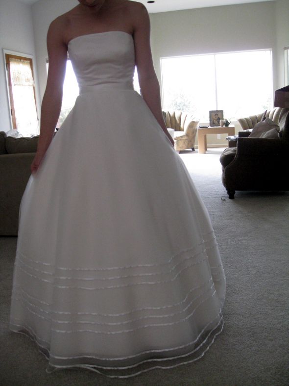 Size 0 Wedding Gown needed wedding size 0 ivory Lazaro