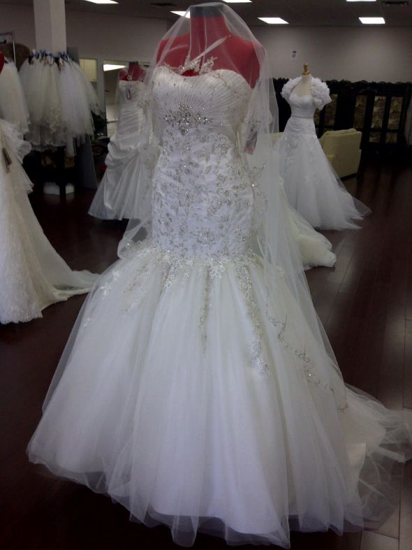 Brooch bouquet for wedding...which to choose? Or go back to fresh flowers? :  wedding IMG 20110329 00196