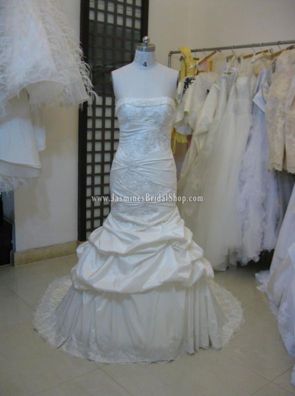 AA  Brides lets see your wedding dress married or not :  wedding aa brides show your wedding dress 388254 253859798009670 134074349988216 690488 1287293825 N