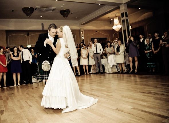 Where to pin my veil? (show me your pics please!) :  wedding veil hair hairstyle pinning veil hair comb Dancedress1