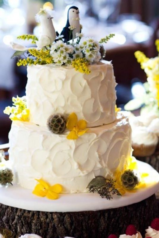 Post Your Buttercream Frosted Cakes! (Inspiration pics also welcome) :  wedding cake wedding buttercream purple Ibb 1294244411