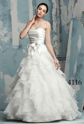 Out of hiding bee: found the dress *squee!* + good experience @ DB Mississauga : wedding white vera wang petite skinny short asian davids bridal oleg cassini Paloma Blanca 4116