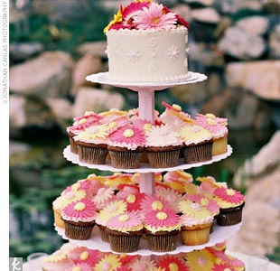 Pictures of your non-fondant cake... :  wedding cake buttercream fondant 123