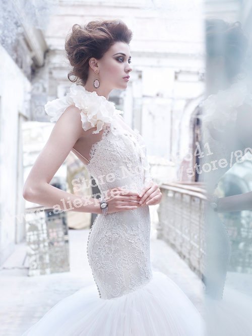 HELP !!!! Does anybody know where I can find this dress or who the designer is?? :  wedding dress 524128690 144