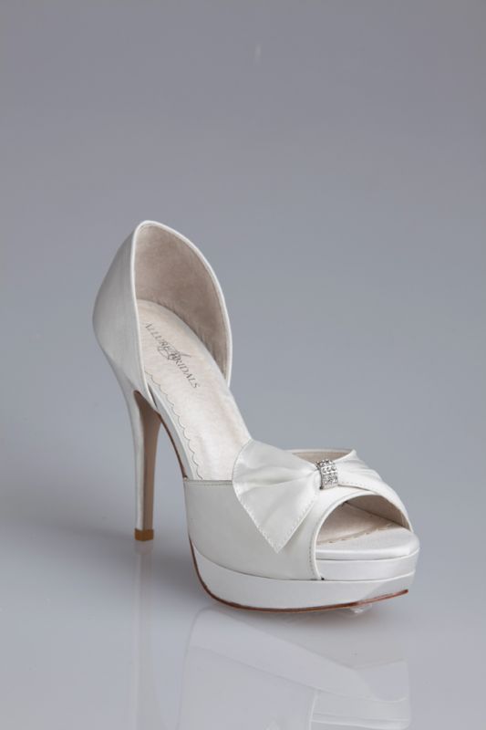 I order my shoes L-o-v-e Them