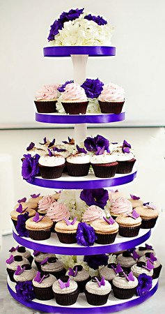 looking for a good wedding cupcake maker in Chi... :  wedding Another One