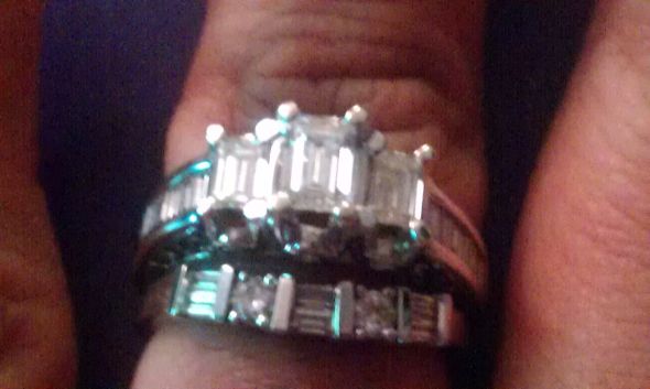 Anyone have pix of a 4/5stone wedding band with a 3 stone round engagement ring? :  wedding 3 1 stone egagement wedding band Full Set