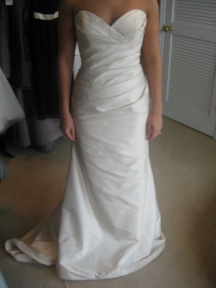 I think I have found THE ONE =) :  wedding paloma blanca 3906 1 dress PB 3906