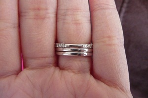Infiniti band - do stones fall out from contact on bottom of ring? : wedding ring infiniti metro wedding band band platinum diamonds moissanite moissy experience Underside2