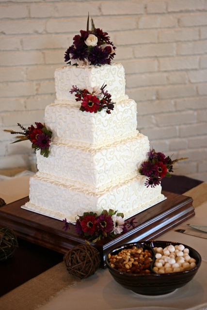 congrats Oct 1  bees!  Post your pics! :  wedding Cake