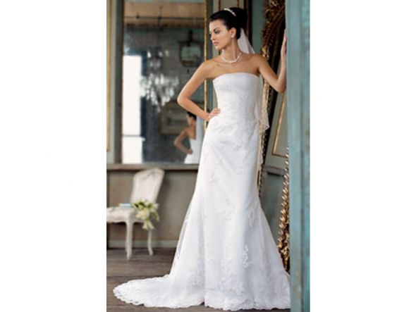 is anyone rocking the straight neckline? :  wedding straight neckline sweetheart alter alterations strapless neck line Dress